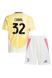 Juventus Juan Cabal #32 Jalkapallovaatteet Lasten Vieraspeliasu 2024-25 Lyhythihainen (+ Lyhyet housut)